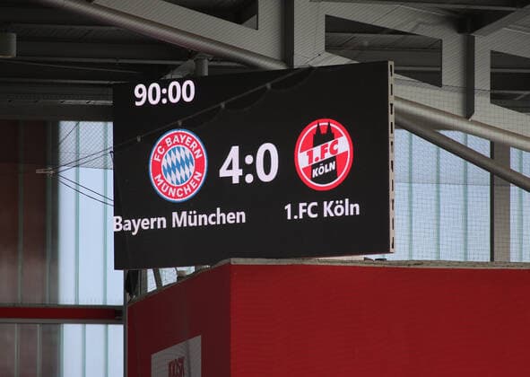 Munich, Germany 16 October 2022 Football, Womens Bundesliga, 2022 2023 season, FC Bayern Munich 1 FC Cologne, Campus final score on the scoreboard 4 0 DFB regulations prohibit any use of photographs as image sequences and or quasi video
