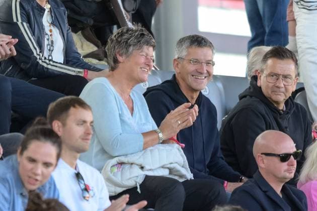 Soccer, Womens Bundesliga, 20221016, FC Bayern München 1 FC Köln In picture Manager of FC Bayern München Karin DANNER and President of FC Bayern München e V Herbert HAINER on stand Munich FC Bayern Campus Bayern Germany Copyright: Passion2Press MarkusxFischerx