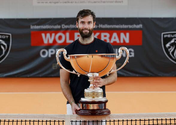 Bilder des Jahres, Sport 10 Oktober Sport Themen der Woche KW41 Quentin Halys mit Pokal, Trophäe, Siegerehrung, Praesentation Tennis - Wolffkran Open - ATP, Tennis Herren Challenger - TC Ismaning - Ismaning - Bavaria - Germany - 16 October 2022. Â *** Quentin Halys with cup, trophy, award ceremony, presentation Tennis Wolffkran Open ATP Challenger TC Ismaning Ismaning Bavaria Germany 16 October 2022 Â Copyright: xJuergenxHasenkopfx