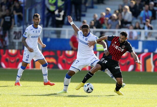 RECORD DATE NOT STATED (Auxerre) Julian Jeanvier (Nice) Gaetan Laborde Football : Auxerre vs Nice - Ligue 1 - 16 10 2022 StephanieGrossetete Panoramic 