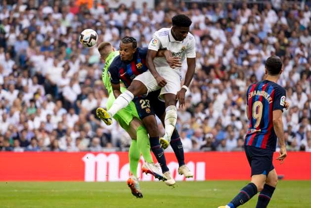 Spain, Madrid, 16 10 2022, Santiago Bernabeu, Real Madrid vs FC Barcelona LaLiga Santander, goalkeeper Marc Andre ter Stegen FC Barcelona , Jules Kounde FC Barcelona and Aurelien Tchouameni Real Madrid battle for the ball with foul Madrid Santiago Bernabeu Spain  eu-images-071