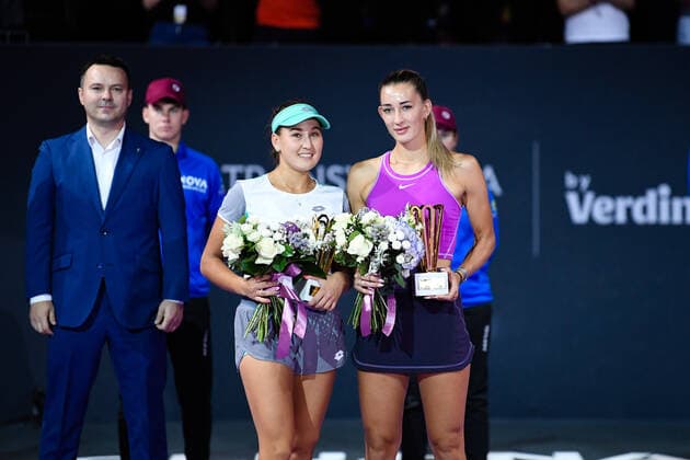 Transylvania Open 2022: Day 9 - Finals Kamilla Rakhimova and Yana Sizikova receiving the second place cup after the Transylvania Open tournament, BT Arena, Cluj-Napoca, 16 October 2022 Cluj-Napoca Romania  Copyright: xFlaviuxBuboix originalFilename:buboi-notitle221016_npokE.jpg