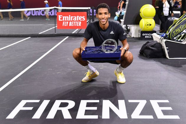 Bilder des Jahres, Sport 10 Oktober Sport Themen der Woche KW41 Sport Bilder des Tages Felix Auger-Aliassime of Canada poses with the trophy during UniCredit Firenze Open - Final - Felix Auger-Aliassime vs J.J. Wolf, Tennis Internationals in Florence, Italy, October 16 2022  Copyright: xLisaxGuglielmix xipa-agency.netx xLivexMediax 0