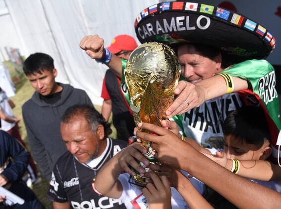 FIFA World Cup, WM, Weltmeisterschaft, Fussball Tour in Mexico October 16, 2022, Mexico City, Mexico: A visitor attends the opening of the FIFA World Cup trophy Tour. on October 16, 2022 in Mexico City, Mexico. (Photo by Marco Rodriguez Eyepix Group) Copyright: xMarcoxRodriguezx xEyepixxGroupx MR_16102022_78996