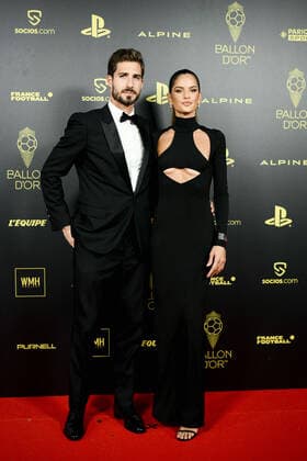 Kevin Trapp et sa femme Izabel Goulart FOOTBALL : Ceremonie du Ballon d Or 2022 - tapis rouge - Paris - 17 10 2022 JBAutissier Panoramic 