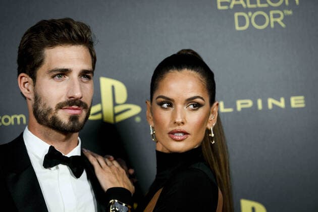 Kevin Trapp et sa femme Izabel Goulart FOOTBALL : Ceremonie du Ballon d Or 2022 - tapis rouge - Paris - 17 10 2022 JBAutissier Panoramic 