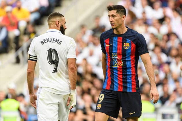 Real Madrid v FC Barcelona, Barca - LaLiga Karim Benzema of Real Madrid Cf (L) and Robert Lewandowski of FC Barcelona (R) during a match between Real Madrid v FC Barcelona as part of LaLiga in Madrid, Spain, on October 16, 2022. Madrid Spain  Copyright: xAlvaroxMedrandax originalFilename:medranda-realmadr221016_nppvc.jpg