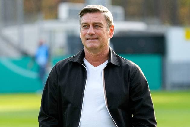 Oliver Kreuzer (Geschäftsführer KSC), Einzelbild, Einzelfoto, Aktion, Action, 19.10.2022, Sandhausen (Deutschland), Fussball, DFB-Pokal, 2. Runde, SV Sandhausen - Karlsruher SC, DFB DFL REGULATIONS PROHIBIT ANY USE OF PHOTOGRAPHS AS IMAGE SEQUENCES AND OR QUASI-VIDEO. *** Oliver Kreuzer Managing Director Sports, KSC , single picture, single photo, action, 19 10 2022, Sandhausen Germany , Football, DFB Pokal, 2 Runde, SV Sandhausen Karlsruher SC, DFB DFL REGULATIONS PROHIBIT ANY USE OF PHOTOGRAPHS AS IMAGE SEQUENCES AND OR QUASI VIDEO xozx