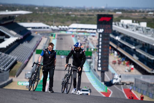 Esteban Ocon FRA, BWT Alpine F1 Team 31 at trackwalk with bike, USA, Formula 1 Grand Prix of the USA, Circuit of the Americas Austin, Mediaday, 20 10 2022 USA, Formula 1 Grand Prix of the USA, Circuit of the Americas Austin, Mediaday, 20 10 2022 Austin Copyright: xEibner Memmlerx EP_MMR