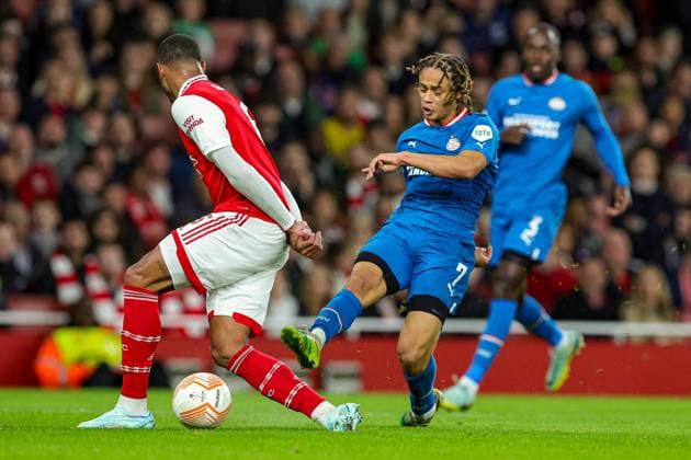 Arsenal v PSV Eindhoven Europa League 20 10 2022. Group A Xavi Simons (7) of PSV Eindhoven shoots towards the goal during the Europa League match between Arsenal and PSV Eindhoven at the Emirates Stadium, London, England on 20 October 2022. Editorial use only , Copyright: xNigelxKeenex PSI-16182-0057