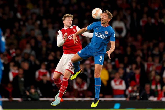20th October 2022; Emirates Stadium, London, England; Europa League Football, Arsenal versus PSV Eindhoven; Luuk de Jong of PSV Eindhoven competes for the ball with Rob Holding of Arsenal  ActionPlus12438110 ShaunxBrooks