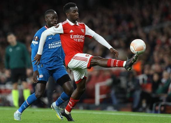 London, England, 20th October 2022. Eddie Nketiah of Arsenal wins the ball during the UEFA Europa League match at the Emirates Stadium, London. Picture credit should read: Paul Terry Sportimage EDITORIAL USE ONLY. No use with unauthorised audio, video, data, fixture lists, club league logos or live services. Online in-match use limited to 120 images, no video emulation. No use in betting, games or single club league player publications. SPI-1970-0059