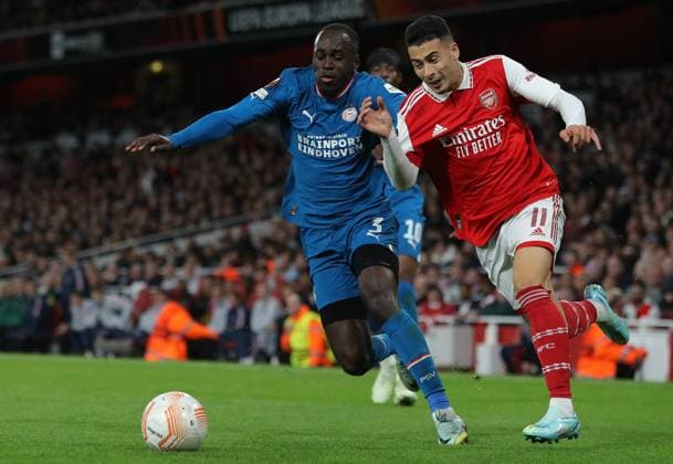 London, England, 20th October 2022. Gabriel Martinelli of Arsenal and Jordan Teze of PSV Eindhoven challenge for the ball during the UEFA Europa League match at the Emirates Stadium, London. Picture credit should read: Paul Terry Sportimage EDITORIAL USE ONLY. No use with unauthorised audio, video, data, fixture lists, club league logos or live services. Online in-match use limited to 120 images, no video emulation. No use in betting, games or single club league player publications. SPI-1970-0069