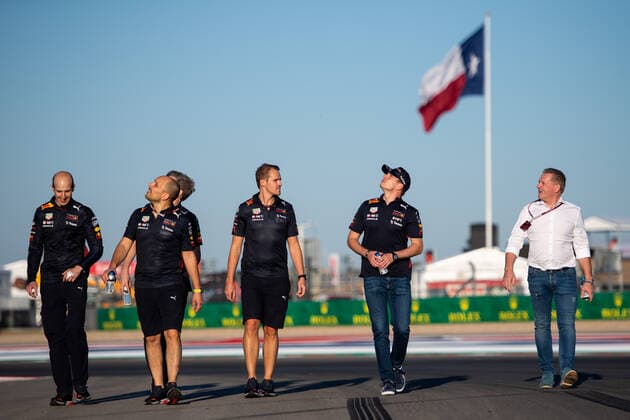 Max Verstappen NED, Oracle Red Bull Racing 1 with father Jos Verstappen and team at trackwalk, USA, Formula 1 Grand Prix of the USA, Circuit of the Americas Austin, Mediaday, 20 10 2022 USA, Formula 1 Grand Prix of the USA, Circuit of the Americas Austin, Mediaday, 20 10 2022 Austin Copyright: xEibner Memmlerx EP_MMR