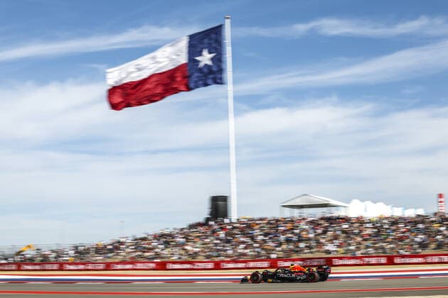 01 VERSTAPPEN Max (nld), Red Bull Racing RB18, action during the Formula 1 Aramco United States Grand Prix 2022, 19th round of the 2022 FIA Formula One World Championship, WM, Weltmeisterschaft from October 21 to 23, 2022 on the Circuit of the Americas, in Austin, Texas - F1 - UNITED STATES GRAND PRIX 2022 DPPI Panoramic  20221022_G00D7074