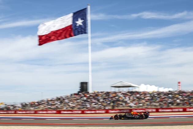 11 PEREZ Sergio (mex), Red Bull Racing RB18, action during the Formula 1 Aramco United States Grand Prix 2022, 19th round of the 2022 FIA Formula One World Championship, WM, Weltmeisterschaft from October 21 to 23, 2022 on the Circuit of the Americas, in Austin, Texas - F1 - UNITED STATES GRAND PRIX 2022 DPPI Panoramic  20221022_G00D7098