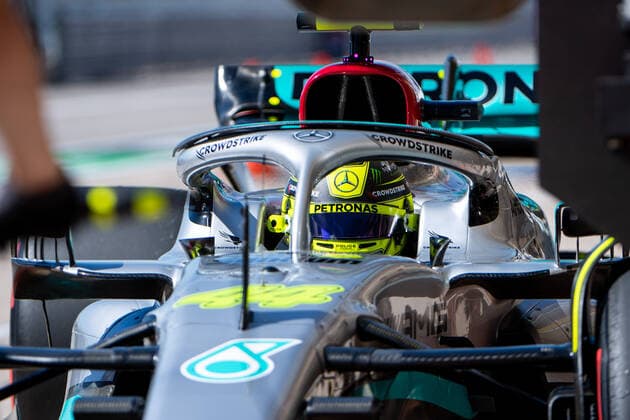 Lewis Hamilton UK, Mercedes AMG Petronas F1 Team 44 during pit stop, USA, Formula 1 Grand Prix of the USA, Circuit of the Americas Austin, 3 Free Practice, 22 10 2022 USA, Formula 1 Grand Prix of the USA, Circuit of the Americas Austin, 3 Free Practice, 22 10 2022 Austin Copyright: xEibner Memmlerx EP_MMR