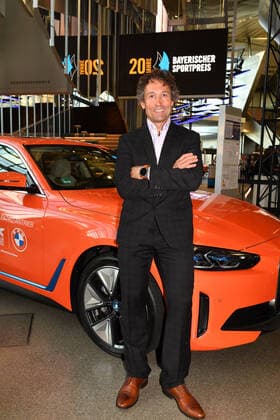 Peter Schlickenrieder Award of the Bavarian Sports Award 2022 honor, award, prize BMW World Munich 22 October 2022