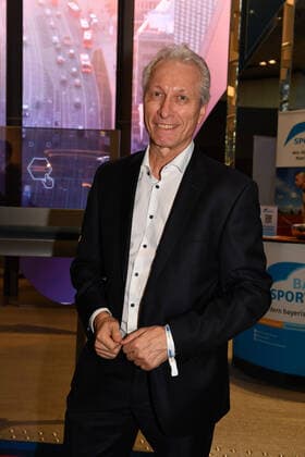 Norbert Schramm Award of the Bavarian Sports Award 2022 honor, award, prize BMW World Munich 22 October 2022