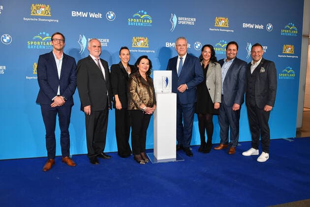 Joachim Herrmann with Fam Walchshöfer, District Administrator Herbert Eckstein and Mayor Andreas Buckreus Promotion of Sports Award of the Bavarian Sports Award 2022 Honor, Award, Prize BMW World Munich 22 October 2022