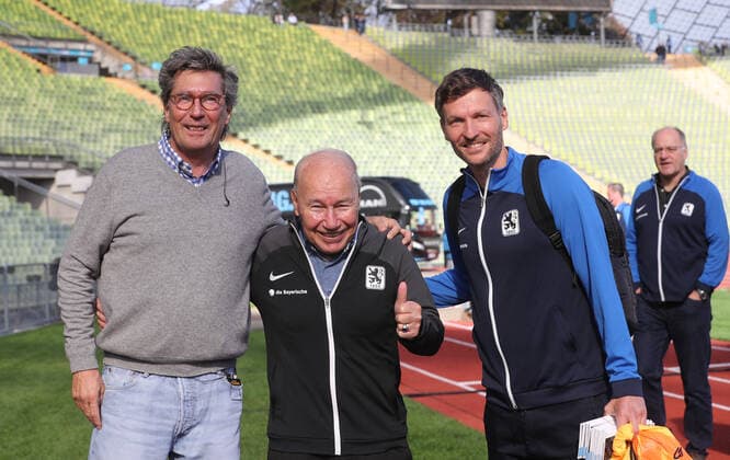 Munich, Germany 23 October 2022 Football, Men, Legends Match MUNICH UNITED, FC Bayern Munich TSV 1860 Munich, Olympic Stadium Stefan Schneider with Karsten Wettberg and Benjamin Lauth f l n r