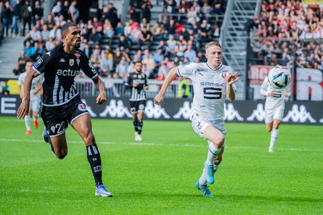 Adrien Truffert (Stade Rennais) Cedric Hountondji (ANGERS SCO) FOOTBALL : Angers SCO vs Stade Rennais - Ligue 1 - Journee 12 - 23 10 2022 BaptisteAutissier Panoramic 