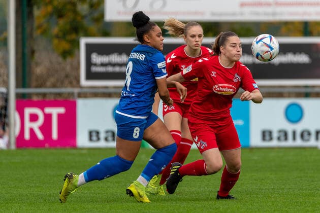 On the ball Leonie Krump 1 FC Koeln U20, 06 ahead Michelle Klostermann SC Sand, 08 GER, SC Sand vs 1 FC Koeln U20, Football, 2 Women Bundesliga, 6 Matchday, Season 2022 2023, 23 10 2022 GER, SC Sand vs 1 FC Koeln U20, Football, 2 Women Bundesliga, 6 Matchday, Season 2022 2023, 23 10 2022 Willstaett Sand Copyright: xEibner-Pressefoto ThomasxHeßx EPS_EER
