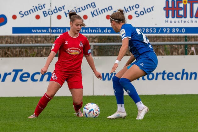 On the ball Leonie Krump 1 FC Koeln U20, 06 vs Tabea Griss SC Sand, 20 GER, SC Sand vs 1 FC Koeln U20, Football, 2 Women Bundesliga, 6 Matchday, Season 2022 2023, 23 10 2022 GER, SC Sand vs 1 FC Koeln U20, Football, 2 Women Bundesliga, 6 Matchday, Season 2022 2023, 23 10 2022 Willstaett Sand Copyright: xEibner-Pressefoto ThomasxHeßx EPS_EER