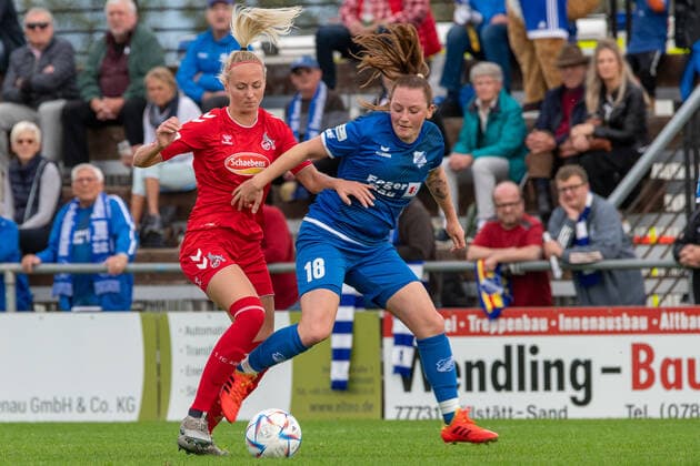 On the ball Meike Messmer 1 FC Koeln U20, 10 and in duel with Jenny Gaugigl SC Sand, 18 GER, SC Sand vs 1 FC Koeln U20, Football, 2 Women Bundesliga, 6 Matchday, Season 2022 2023, 23 10 2022 GER, SC Sand vs 1 FC Koeln U20, Football, 2 Women Bundesliga, 6 Matchday, Season 2022 2023, 23 10 2022 Willstaett Sand Copyright: xEibner-Pressefoto ThomasxHeßx EPS_EER