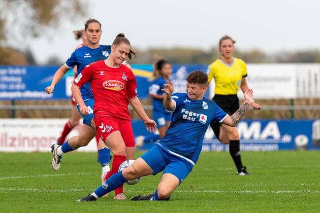 On the ball Leonie Zilger 1 FC Koeln U20, 11 Es grätsch graetscht Fabienne Walaschewski SC Sand, 02 GER, SC Sand vs 1 FC Koeln U20, Football, 2 Womens Bundesliga, Matchday 6, Season 2022 2023, 23 10 2022 GER, SC Sand vs 1 FC Koeln U20, Football, 2 Womens Bundesliga, Matchday 6, Season 2022 2023, 23 10 2022 Willstaett Sand Copyright: xEibner-Pressefoto ThomasxHeßx EPS_EER