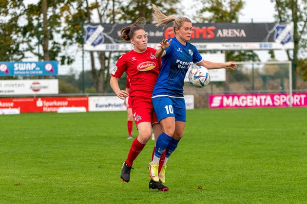 On the ball Natalia Stulin SC Sand, 10 behind Leonie Zilger 1 FC Koeln U20, 11 GER, SC Sand vs 1 FC Koeln U20, Football, 2 Women Bundesliga, 6 Matchday, Season 2022 2023, 23 10 2022 GER, SC Sand vs 1 FC Koeln U20, Football, 2 Women Bundesliga, 6 Matchday, Season 2022 2023, 23 10 2022 Willstaett Sand Copyright: xEibner-Pressefoto ThomasxHeßx EPS_EER