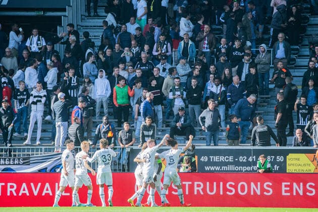 Joie des joueurs du Stade Rennais aprÃ s le but de Lovro Majer (Stade Rennais) FOOTBALL : Angers SCO vs Stade Rennais - Ligue 1 - Journee 12 - 23 10 2022 BaptisteAutissier Panoramic 