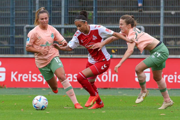 f l Maja Sternad SV Werder Bremen, 11 , Genessee Puntigam 1 FC Köln, 13 and Michaela Brandenburg SV Werder Bremen, 14 in duel, duel, dynamic, action, game scene, THE DFB REGULATIONS PROHIBIT ANY USE OF PHOTOGRAPHS AS IMAGE SEQUENCES AND OR QUASI VIDEO , 23 10 2022, Cologne Germany , Football, Flyeralarm Frauen Bundesliga, 1 FC Köln SV Werder Bremen xobx