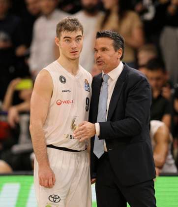 Coach Raoul Korner Towers in conversation with Ziga SAMAR , left Basketball Men BBL on Sat 22 10 2022 Hamburg Towers Bayern Munich