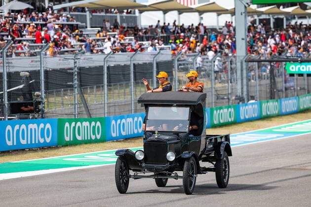 NORRIS Lando (gbr), McLaren F1 Team MCL36, RICCIARDO Daniel (aus), McLaren F1 Team MCL36, portrait during the Formula 1 Aramco United States Grand Prix 2022, 19th round of the 2022 FIA Formula One World Championship, WM, Weltmeisterschaft from October 21 to 23, 2022 on the Circuit of the Americas, in Austin, Texas - F1 - UNITED STATES GRAND PRIX 2022 - RACE DPPI Panoramic 20221023_G00D8062