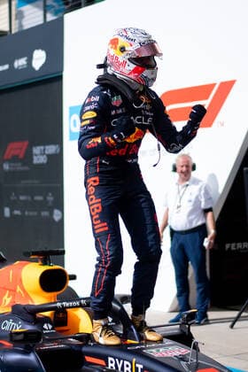 Max Verstappen NED, Oracle Red Bull Racing 1 cheers victory at Parc Ferme, USA, Formula 1 United States Grand Prix, Circuit of the Americas Austin, race, 23 10 2022 USA, Formula 1 United States Grand Prix, Circuit of the Americas Austin, race, 23 10 2022 Austin Copyright: xEibner Memmlerx EP_MMR