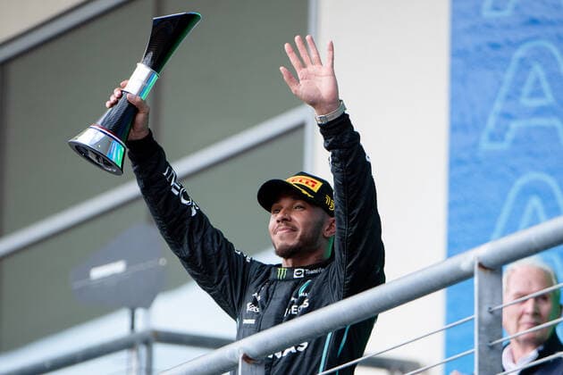 Lewis Hamilton UK, Mercedes AMG Petronas F1 Team 44 cheers second place on podium, USA, Formula 1 Grand Prix of the USA, Circuit of the Americas Austin, race, 23 10 2022 USA, Formula 1 Grand Prix of the USA, Circuit of the Americas Austin, race, 23 10 2022 Austin Copyright: xEibner Memmlerx EP_MMR