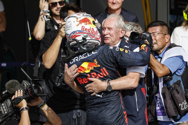 VERSTAPPEN Max (ned), Red Bull Racing RB18, portrait MARKO Helmut (aut), Drivers™ Manager of Red Bull Racing, portrait celebration victory during the Formula 1 Aramco United States Grand Prix 2022, 19th round of the 2022 FIA Formula One World Championship, WM, Weltmeisterschaft from October 21 to 23, 2022 on the Circuit of the Americas, in Austin, Texas - F1 - UNITED STATES GRAND PRIX 2022 - RACE DPPI Panoramic 00122044__R3_6047