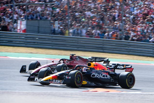 Max Verstappen NED, Oracle Red Bull Racing 1 overtakes Charles Leclerc MCO, Scuderia Ferrari 16 , USA, Formula 1 Grand Prix of the USA, Circuit of the Americas Austin, race, 23 10 2022 USA, Formula 1 Grand Prix of the USA, Circuit of the Americas Austin, race, 23 10 2022 Austin Copyright: xEibner Memmlerx EP_MMR