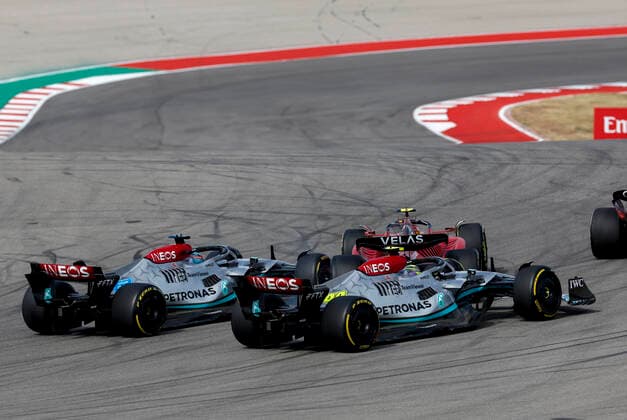 Start, 63 George Russell GBR, Mercedes AMG Petronas F1 Team , 11 Sergio Perez MEX, Oracle Red Bull Racing , 44 Lewis Hamilton GBR, Mercedes AMG Petronas F1 Team , F1 Grand Prix of USA at Circuit of The Americas on October 23, 2022 in Austin, United States of America Photo by HOCH ZWEI Austin United States of America