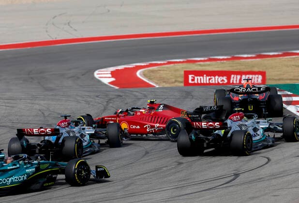 Start, 63 George Russell GBR, Mercedes AMG Petronas F1 Team , 11 Sergio Perez MEX, Oracle Red Bull Racing , 44 Lewis Hamilton GBR, Mercedes AMG Petronas F1 Team , F1 Grand Prix of USA at Circuit of The Americas on October 23, 2022 in Austin, United States of America Photo by HOCH ZWEI Austin United States of America