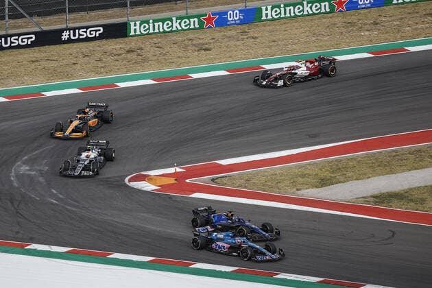 14 ALONSO Fernando (spa), Alpine F1 Team A522, action 23 ALBON Alexander (tha), Williams Racing FW44, action 22 TSUNODA Yuki (jap), Scuderia AlphaTauri AT03, action 03 RICCIARDO Daniel (aus), McLaren F1 Team MCL36, action 24 ZHOU Guanyu (chi), Alfa Romeo F1 Team ORLEN C42, action during the Formula 1 Aramco United States Grand Prix 2022, 19th round of the 2022 FIA Formula One World Championship, WM, Weltmeisterschaft from October 21 to 23, 2022 on the Circuit of the Americas, in Austin, Texas - F1 - UNITED STATES GRAND PRIX 2022 - RACE DPPI Panoramic 00122044__R3_5141