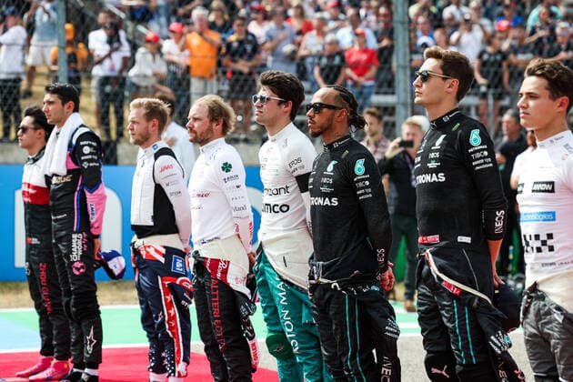 Tribute of all drivers and team principals to MATESCHITZ Dietrich (aut), Red Bull CEO, on the starting grid during the Formula 1 Aramco United States Grand Prix 2022, 19th round of the 2022 FIA Formula One World Championship, WM, Weltmeisterschaft from October 21 to 23, 2022 on the Circuit of the Americas, in Austin, Texas - F1 - UNITED STATES GRAND PRIX 2022 - RACE DPPI Panoramic  20221023_G00D8189