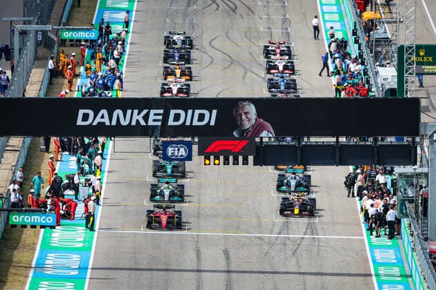 Tribute to MATESCHITZ Dietrich (aut), Red Bull CEO, on the starting grid during the Formula 1 Aramco United States Grand Prix 2022, 19th round of the 2022 FIA Formula One World Championship, WM, Weltmeisterschaft from October 21 to 23, 2022 on the Circuit of the Americas, in Austin, Texas - F1 - UNITED STATES GRAND PRIX 2022 - RACE DPPI Panoramic  20221023_GOOD7330