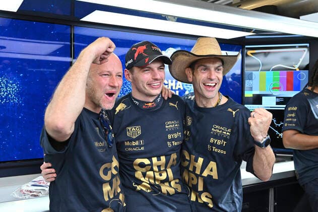 1 Max Verstappen NLD, Oracle Red Bull Racing and Oracle Red Bull Racing Team celebrates winning the 2022 World Constructors Championship, F1 Grand Prix of USA at Circuit of The Americas on October 23, 2022 in Austin, United States of America Photo by HOCH ZWEI Austin United States of America