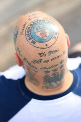 Fußball Premier League Manchester City v Brighton Hove Albion 22. Oktober 2022 Premier League Manchester City v Brighton Hove Albion Ein Manchester City zeigt eine Reihe von Tattoos auf seinem Kopf und Hals Foto Simon Stacpoole Abseits Manchester UK  Copyright: xSimonxStacpoolexOffside