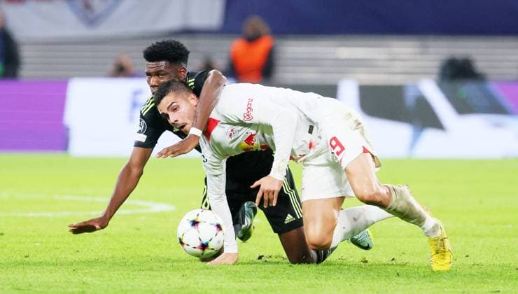 RB Leipzig Real Madrid 25 10 2022 Leipzig, 25 10 2022, Red Bull Arena, Football, UEFA Champions League, Group F, Matchday 5 , RB Leipzig vs Real Madrid , Pictured from left AurŽlien Tchouameni 18, Real , Andre Silva 19, RB Leipzig , UEFA regulations prohibit any use of photographs as image sequences and or quasi video ,