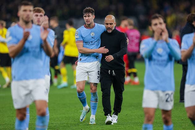 25 10 2022, Football, 2022 2023 season, UEFA Champions League, UCL, matchday 5, Borussia Dortmund Manchester City, f l John Stones Manchester City , head coach Pep Guardiola Manchester City , photo Dennis Ewert RHR PHOTO xRHR PHOTO DEx
