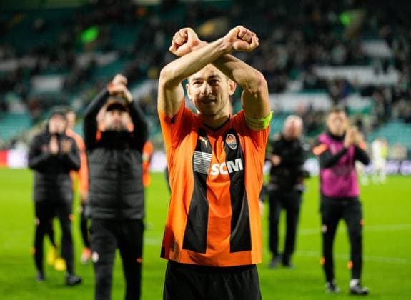 Mandatory Credit: Photo by Stuart Wallace Shutterstock (13491469bl) Shakhtar s Taras Stepanenko celebrates in front of the Shakhtar fans after the final whistle. Final score 1-1. Celtic v Shakhtar Donetsk, UEFA Champions League, Group F, Football, Celtic Park, Glasgow, UK - 25 Oct 2022 EDITORIAL USE ONLY No use with unauthorised audio, video, data, fixture lists, club league logos or live services. Online in-match use limited to 120 images, no video emulation. No use in betting, games or single club league player publications. Celtic v Shakhtar Donetsk, UEFA Champions League, Group F, Football, Celtic Park, Glasgow, UK - 25 Oct 2022 EDITORIAL USE ONLY No use with unauthorised audio, video, data, fixture lists, club league logos or live services. Online in-match use limited to 120 images, no video emulation. No use in betting, games or single club league player publications. Copyright: xStuartxWallace Shutterstockx 13491469bl
