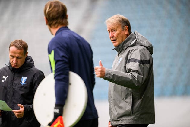 221026 Head coach Age Hareide during a training session with Malmö FF on October 26, 2022 in Malmö Photo Ludvig Thunman BILDBYRAN code LT LT0431 football football soccer fotball uefa europa league training practice training malmö ff bbeng,  Copyright: LUDVIGxTHUNMAN BB221026LT003
